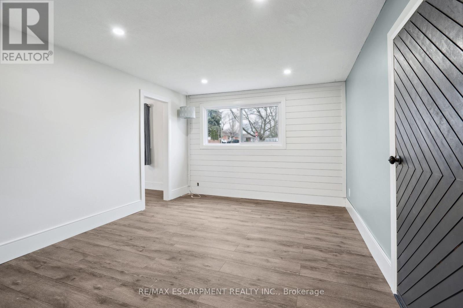 Lower Unit - 80 East Street, Cambridge, Ontario  N1R 4P3 - Photo 11 - X12054695