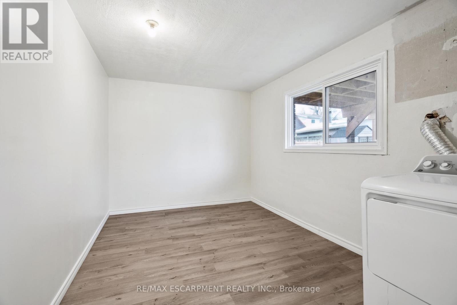 Lower Unit - 80 East Street, Cambridge, Ontario  N1R 4P3 - Photo 19 - X12054695