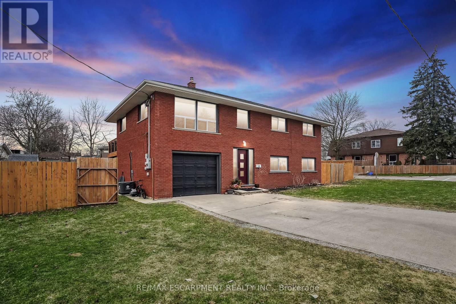 Lower Unit - 80 East Street, Cambridge, Ontario  N1R 4P3 - Photo 2 - X12054695