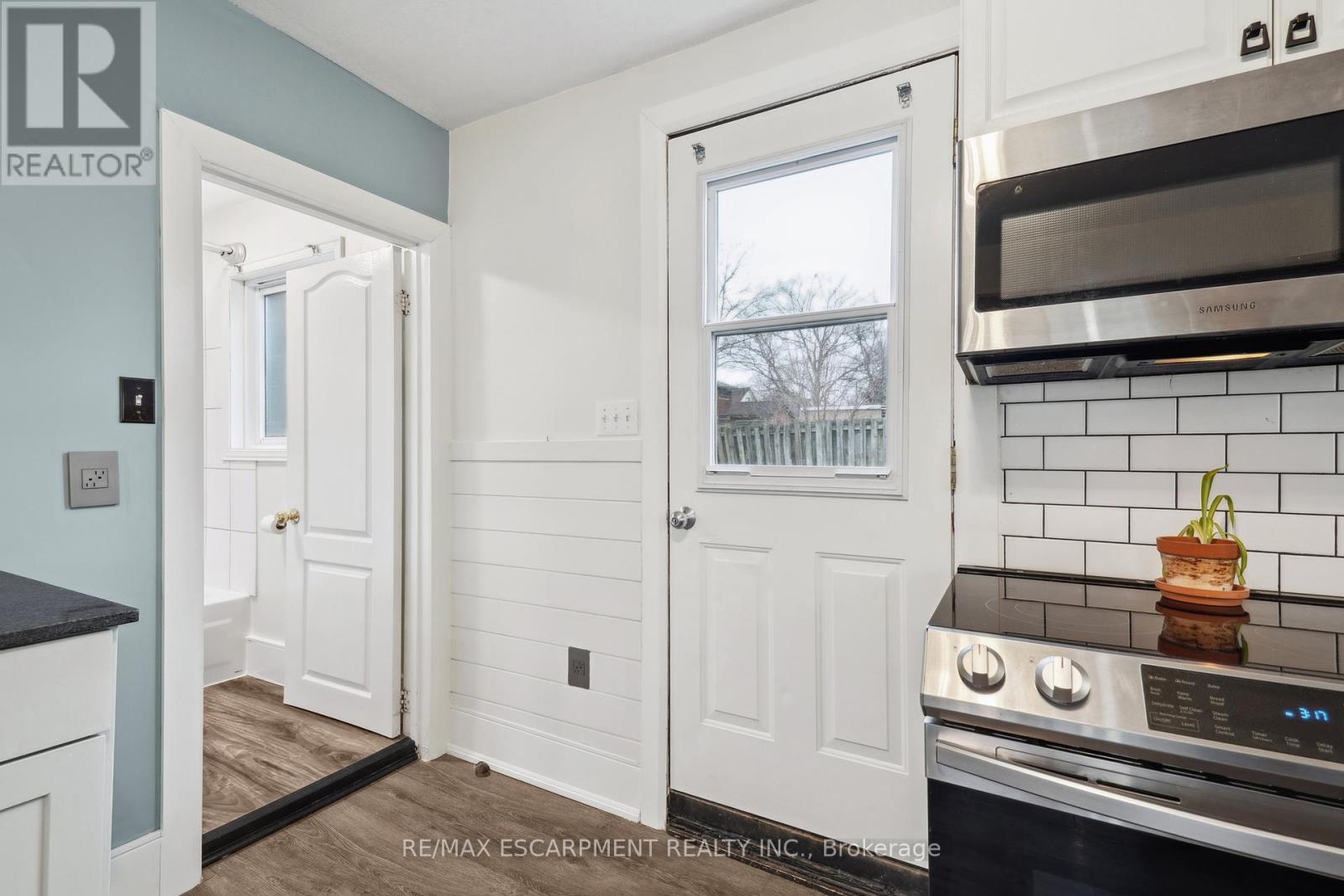 Lower Unit - 80 East Street, Cambridge, Ontario  N1R 4P3 - Photo 6 - X12054695