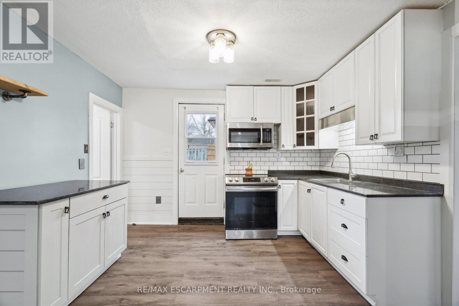 Lower Unit - 80 East Street, Cambridge, Ontario  N1R 4P3 - Photo 7 - X12054695