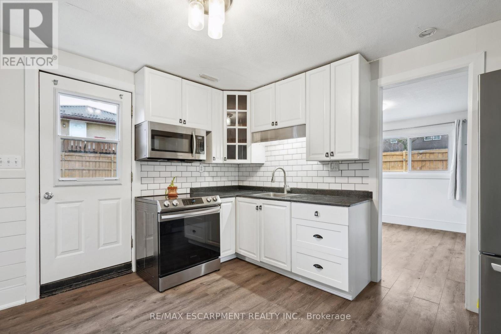 Lower Unit - 80 East Street, Cambridge, Ontario  N1R 4P3 - Photo 8 - X12054695