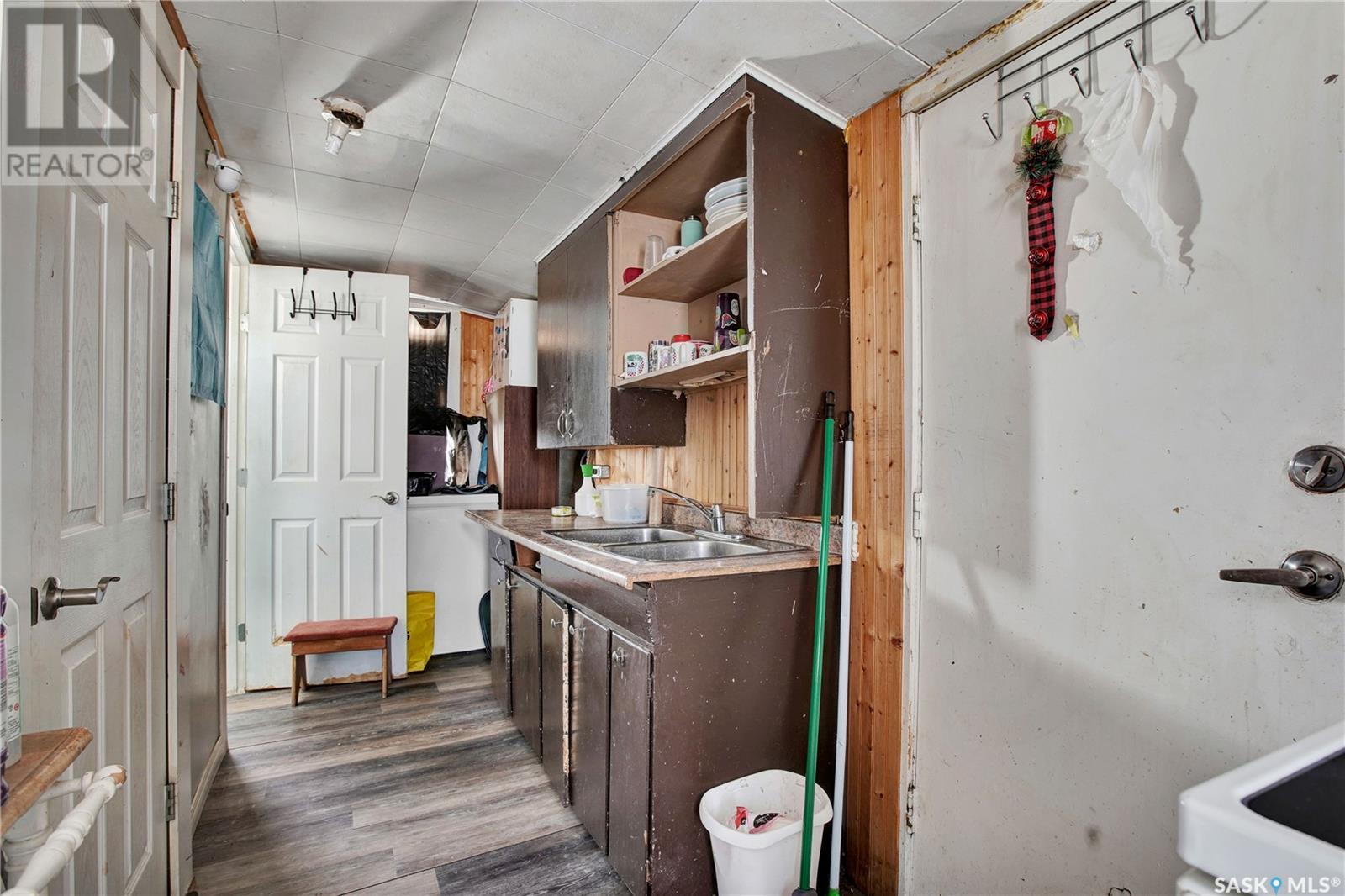 Property at 206 K AVENUE S image 4
