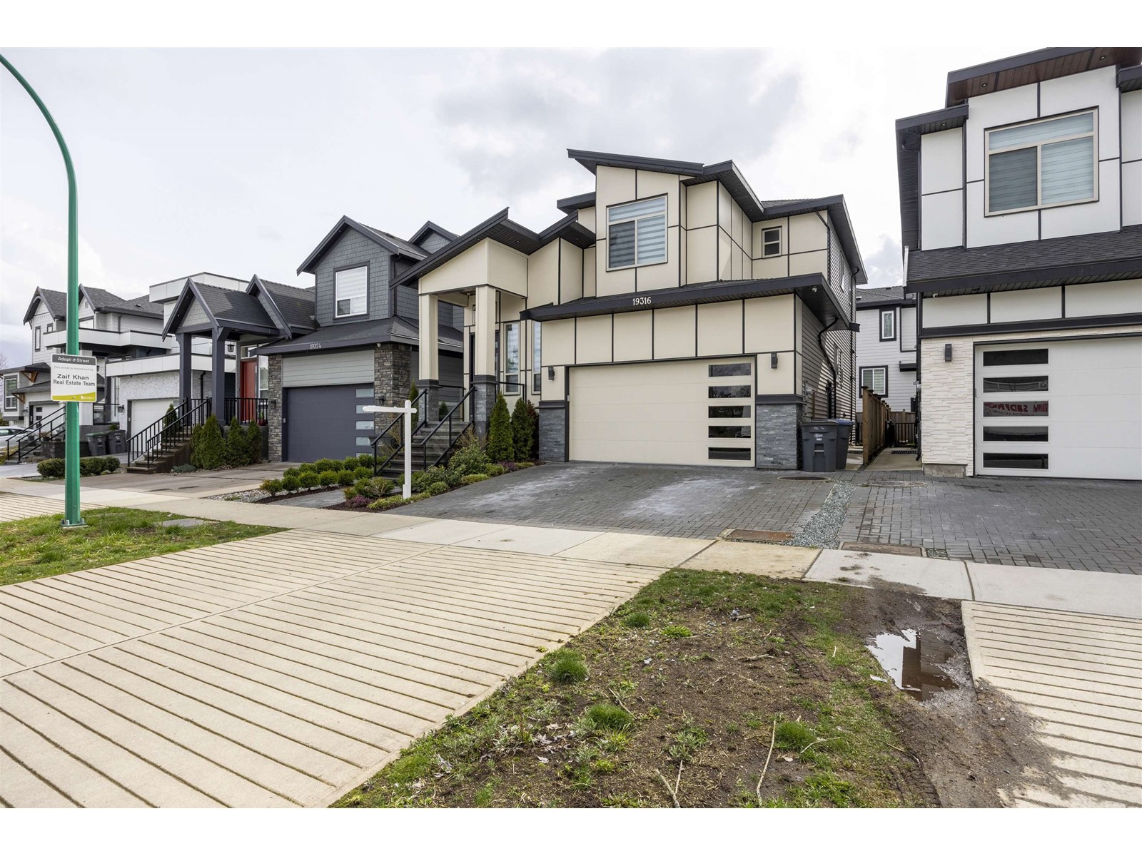 19316 71 Avenue, Surrey, British Columbia  V4N 6V1 - Photo 2 - R2982204