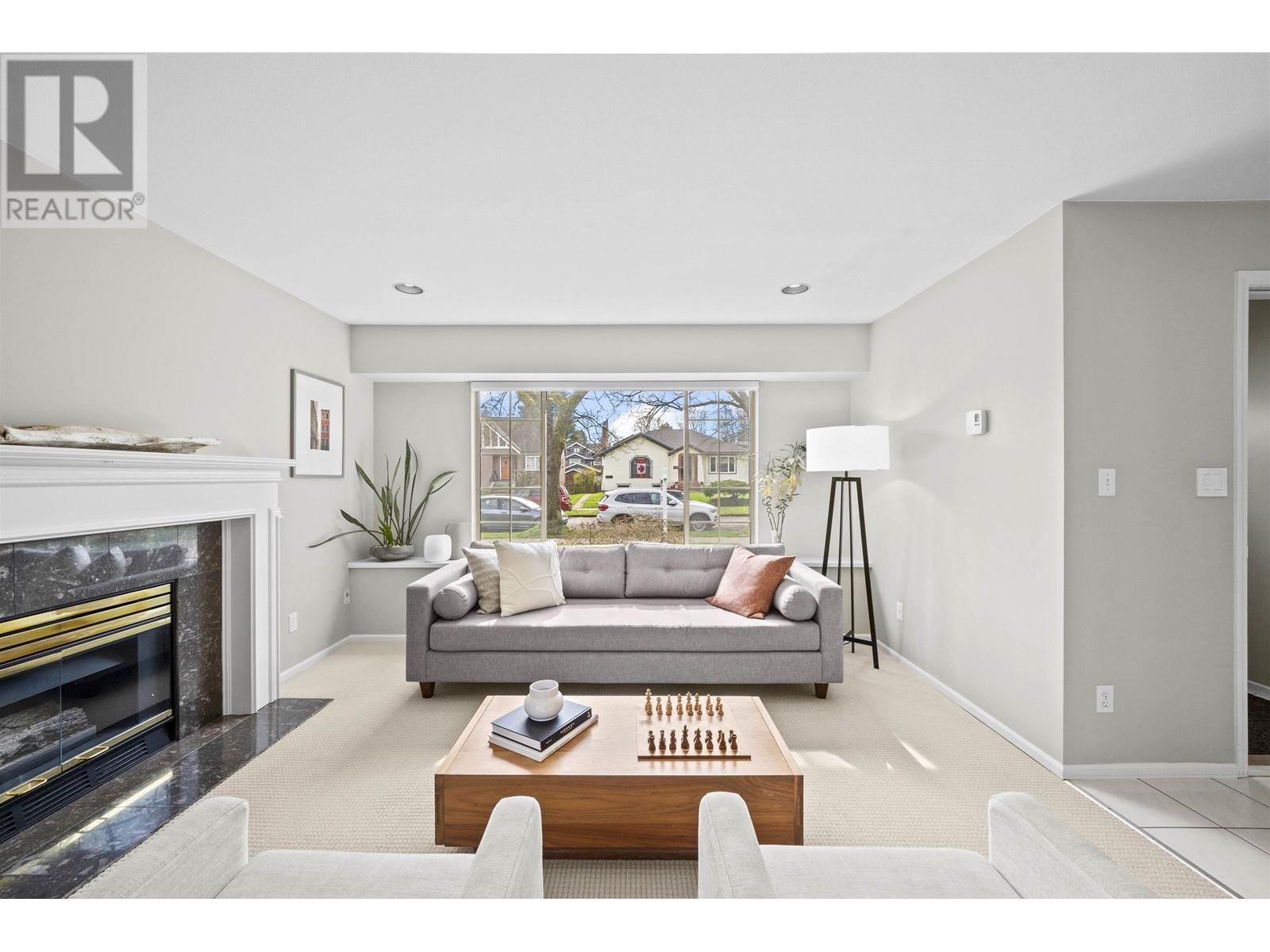 2365 W 13th Avenue, Vancouver, British Columbia  V6K 2S5 - Photo 3 - R2984129