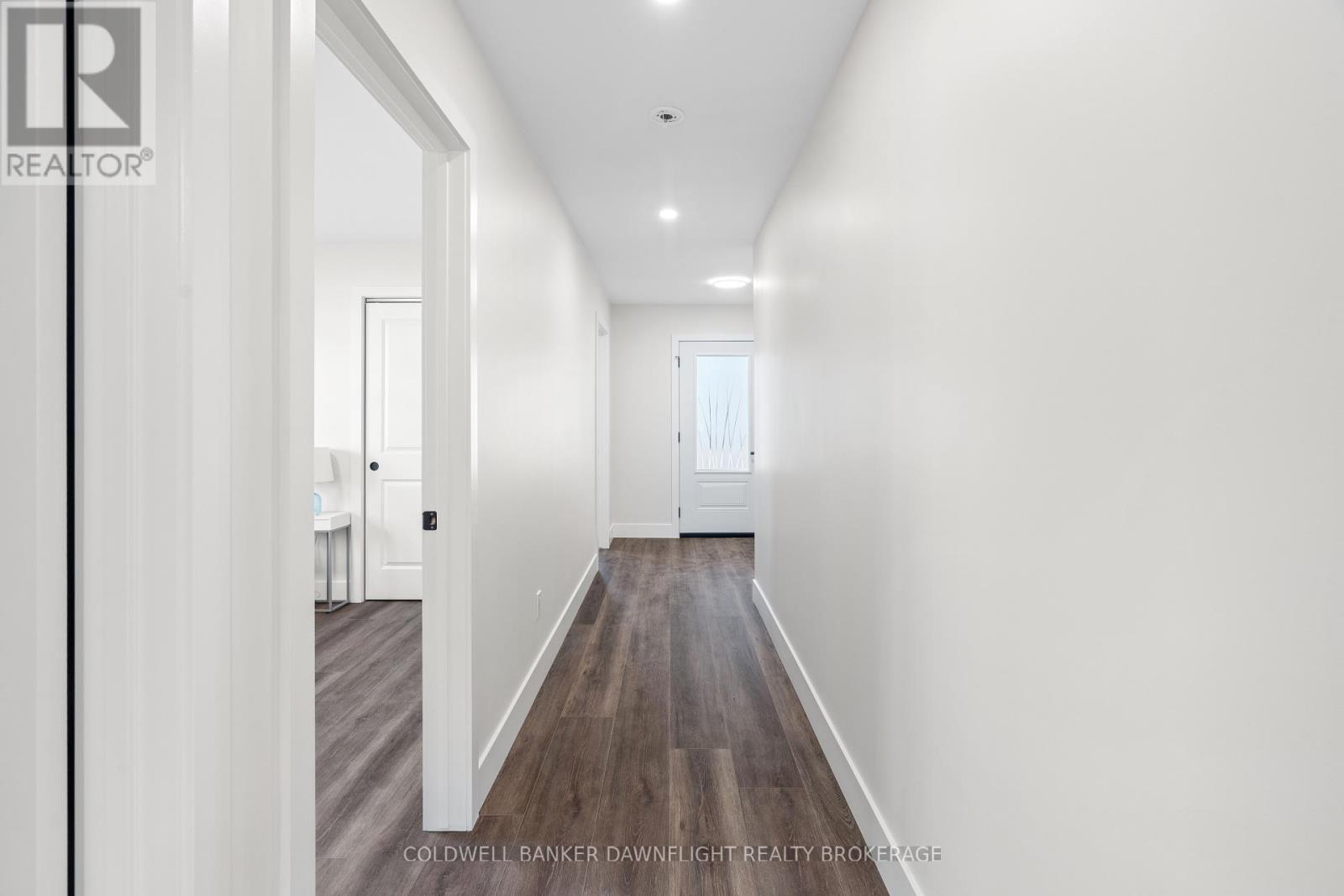 Photo 5 of 28 for 139 Victoria Avenue E