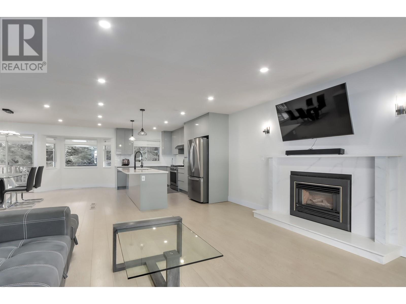1287 White Pine Place, Coquitlam, British Columbia  V3B 6Y5 - Photo 2 - R2984463