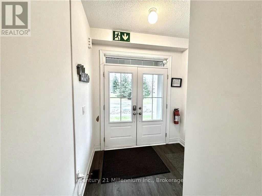 24 - 171 Snowbridge Way, Blue Mountains, Ontario  L9Y 0V1 - Photo 4 - X12054858