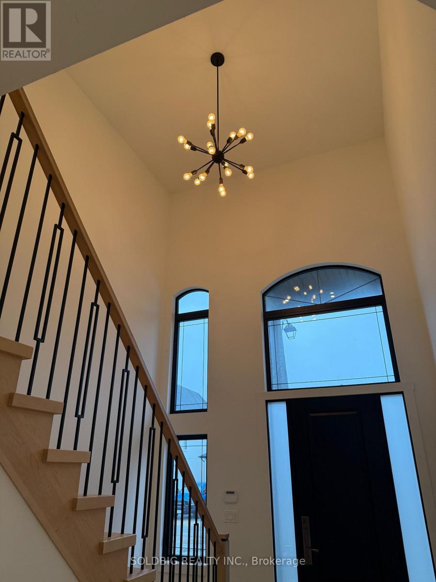 Property at 20 IVY CRESCENT image 4