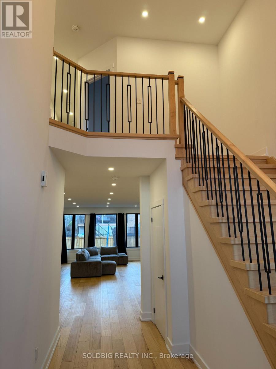 Property at 20 IVY CRESCENT image 5