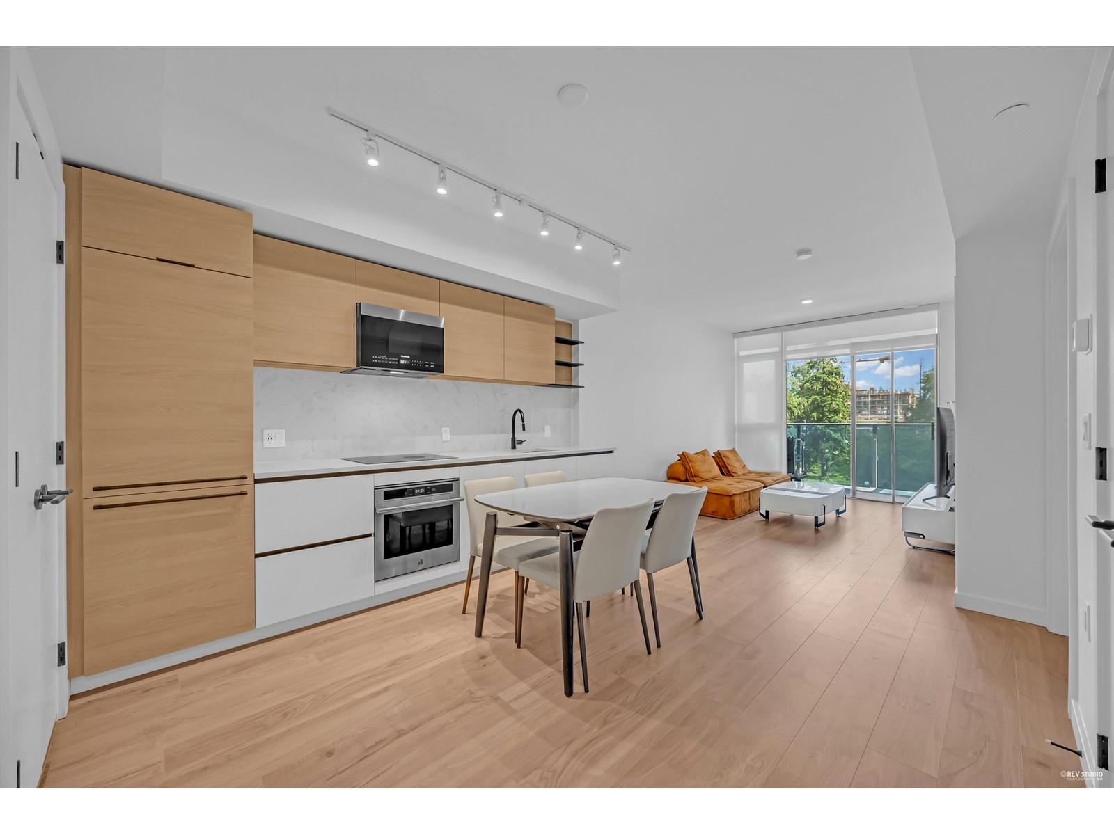 302 10448 University Drive, Surrey, British Columbia  V3T 0S7 - Photo 1 - R2984635