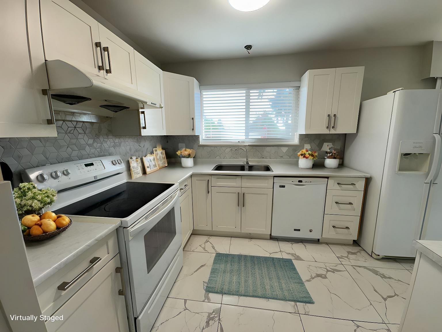 9020 Alexandria Crescent, Surrey, British Columbia  V3V 1S7 - Photo 3 - R2979861