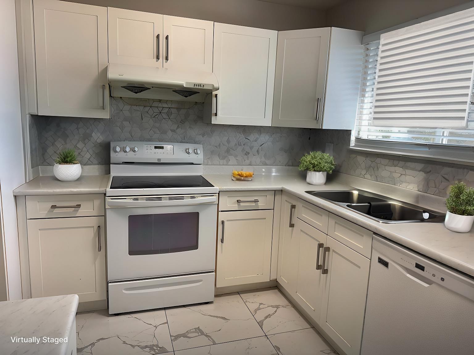 9020 Alexandria Crescent, Surrey, British Columbia  V3V 1S7 - Photo 4 - R2979861