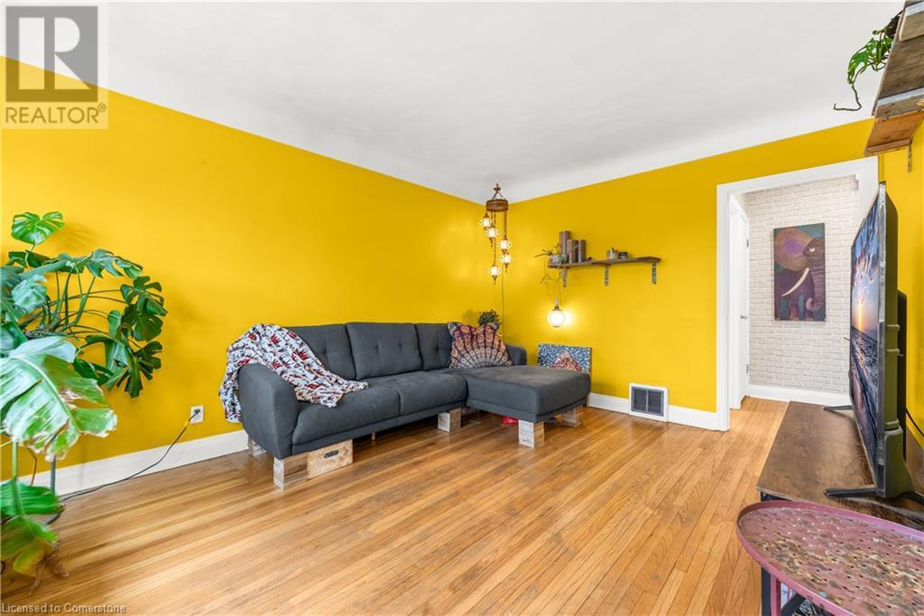Property at 101 ERIN Avenue image 5