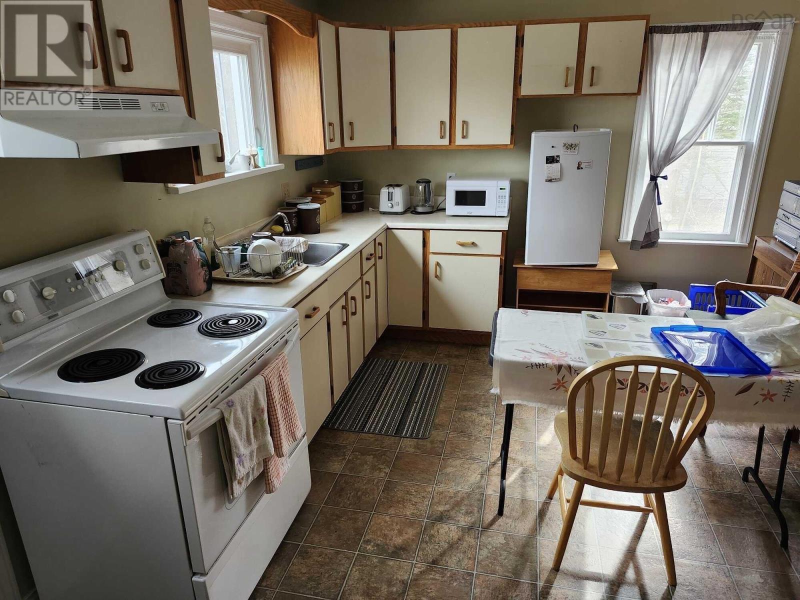 986 Herring Cove Road, Halifax, Nova Scotia  B3R 1Z6 - Photo 3 - 202506457