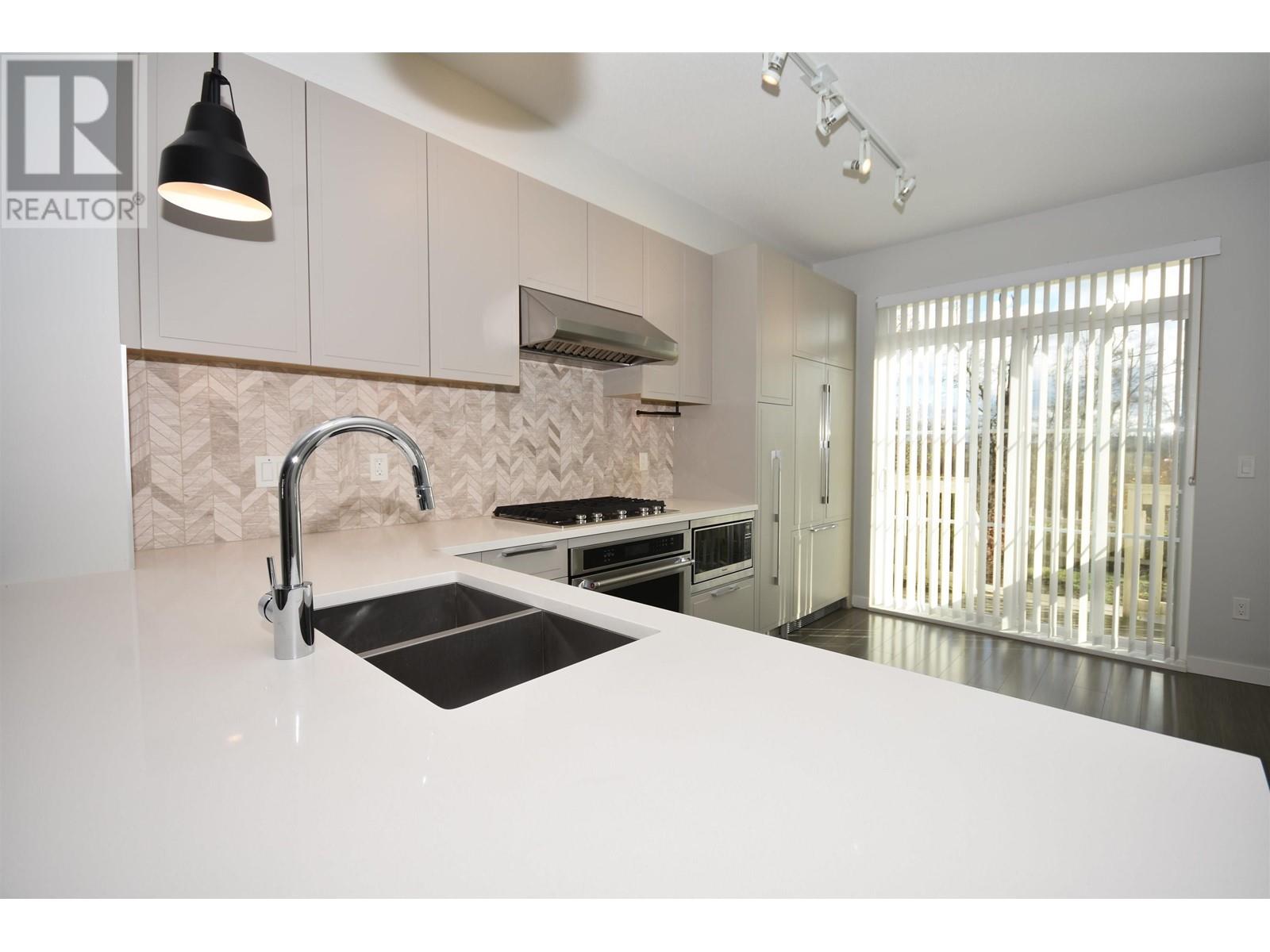 Property at 36 5551 ADMIRAL WAY image 4