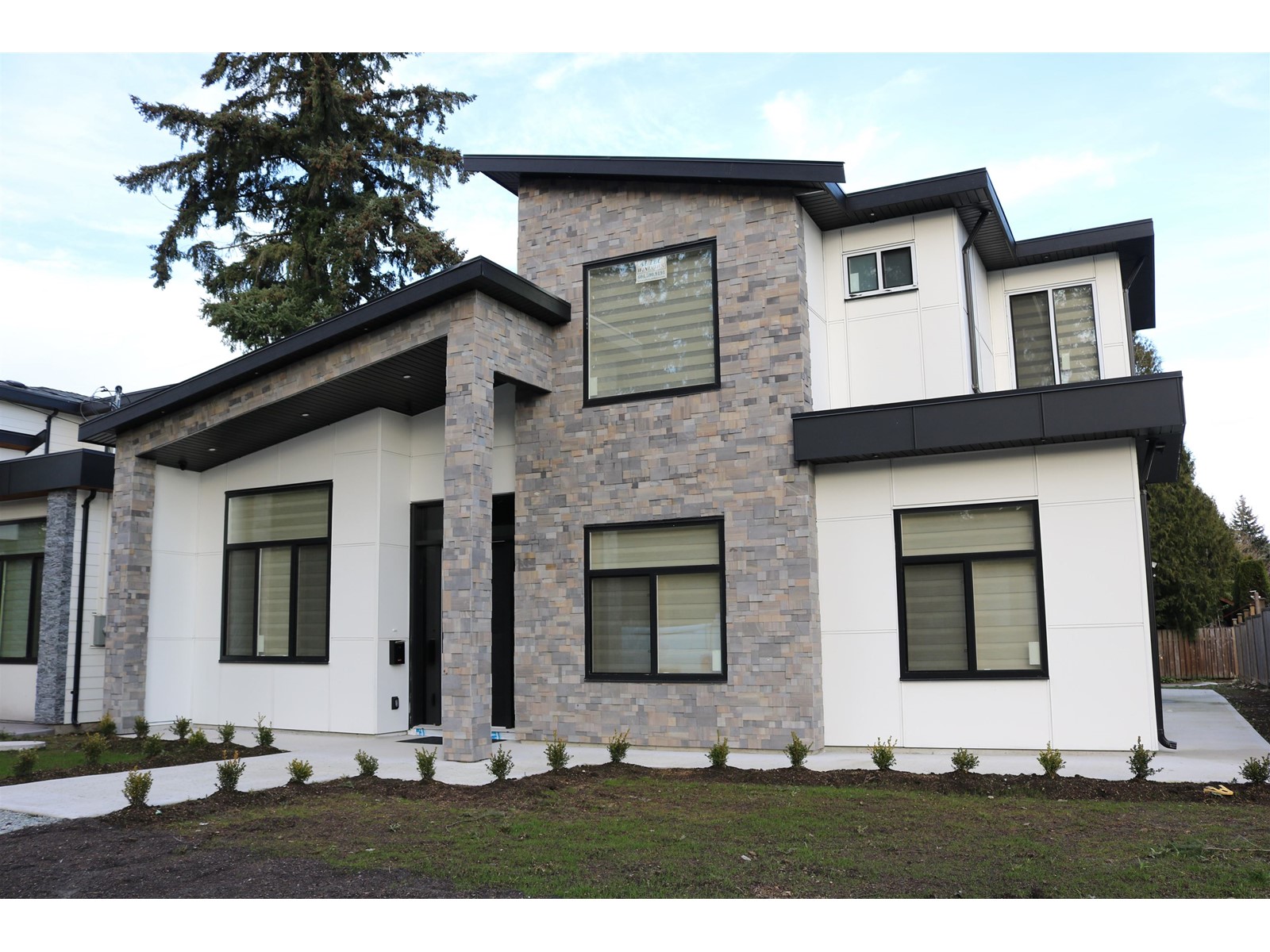 Property at 9112 156 STREET image 1