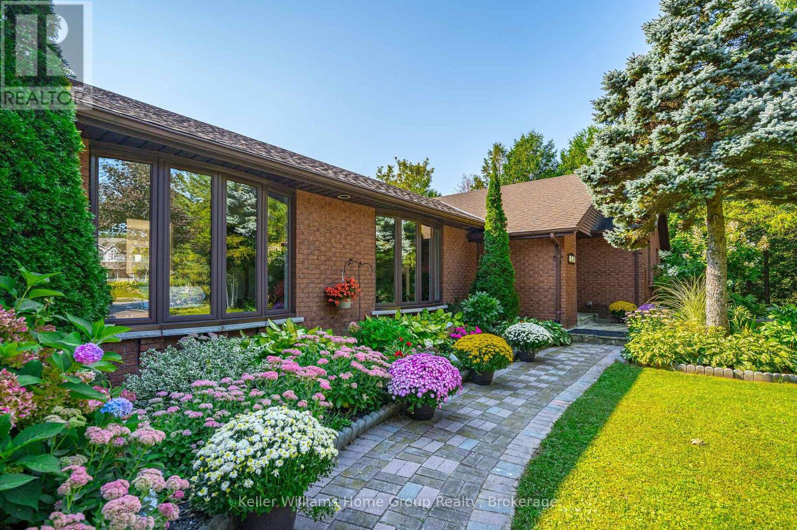 Property at 840 ST GEORGE STREET E image 3