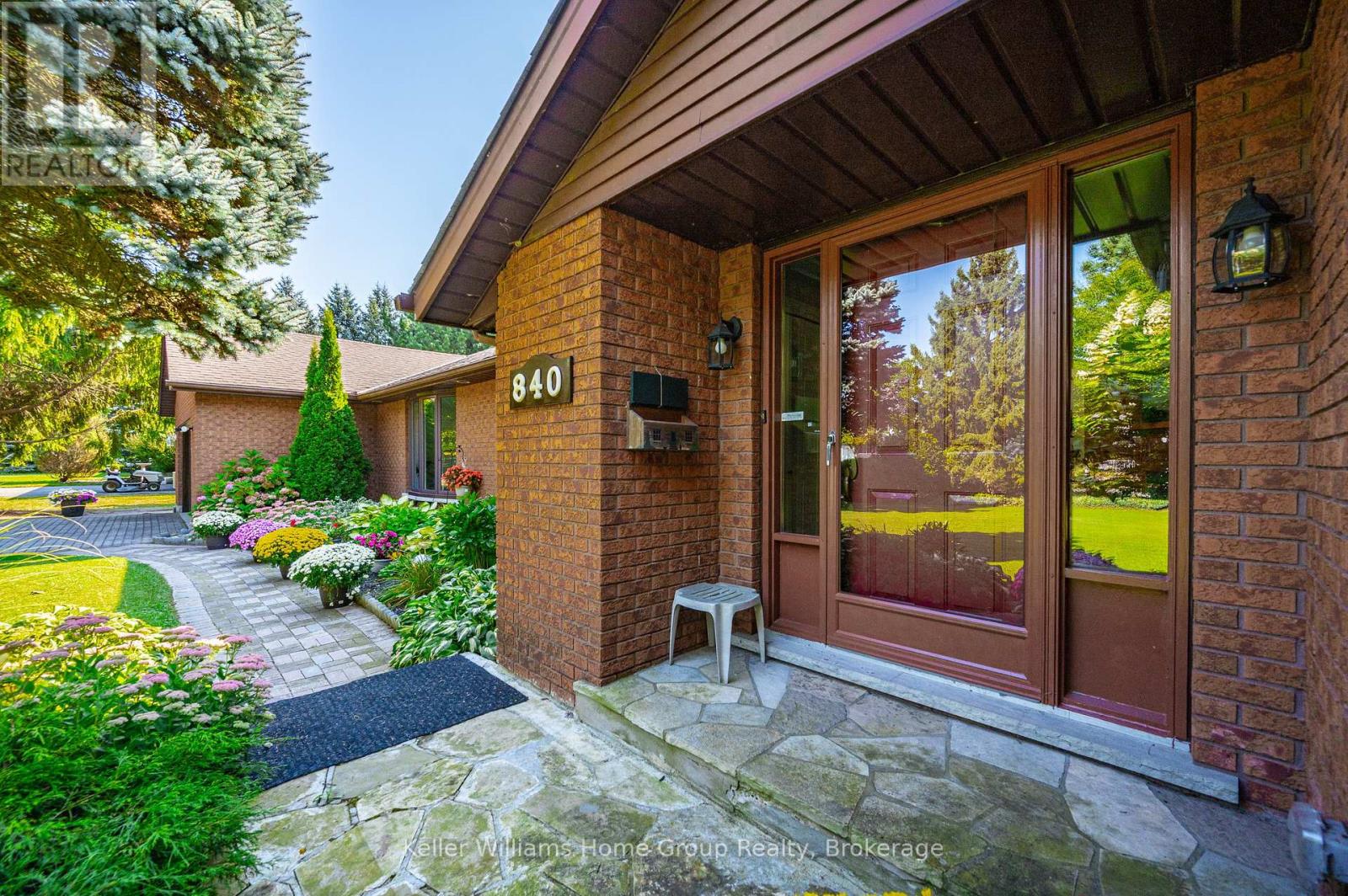 Property at 840 ST GEORGE STREET E image 4