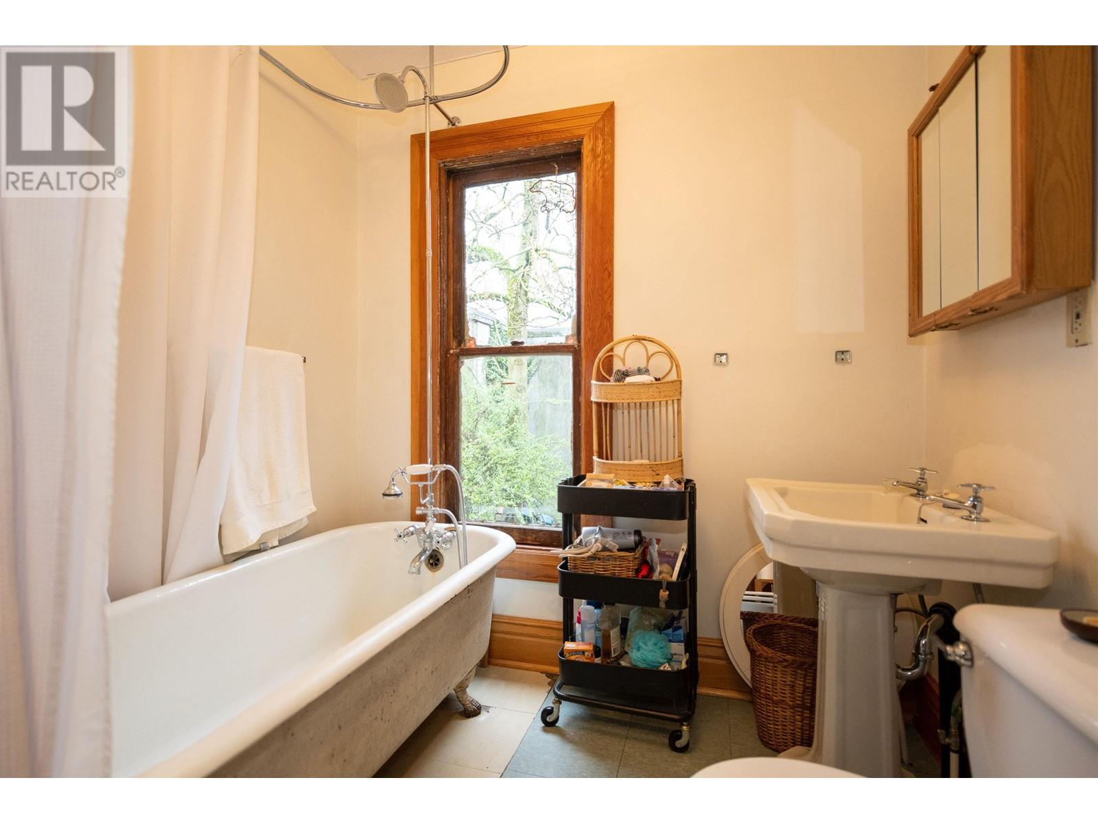 1828 Triumph Street, Vancouver, British Columbia  V5L 1K3 - Photo 18 - R2984576