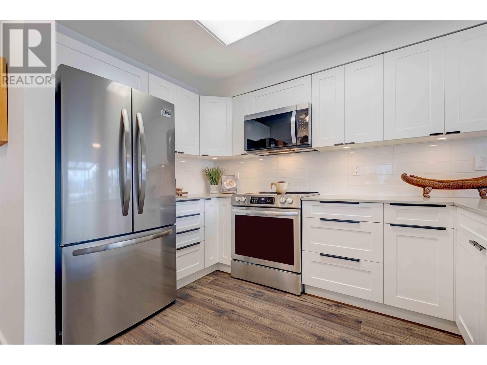 Listing Picture 5 of 33 : PH5B 1048 E 7TH AVENUE, Vancouver / 溫哥華 - 魯藝地產 Yvonne Lu Group - MLS Medallion Club Member