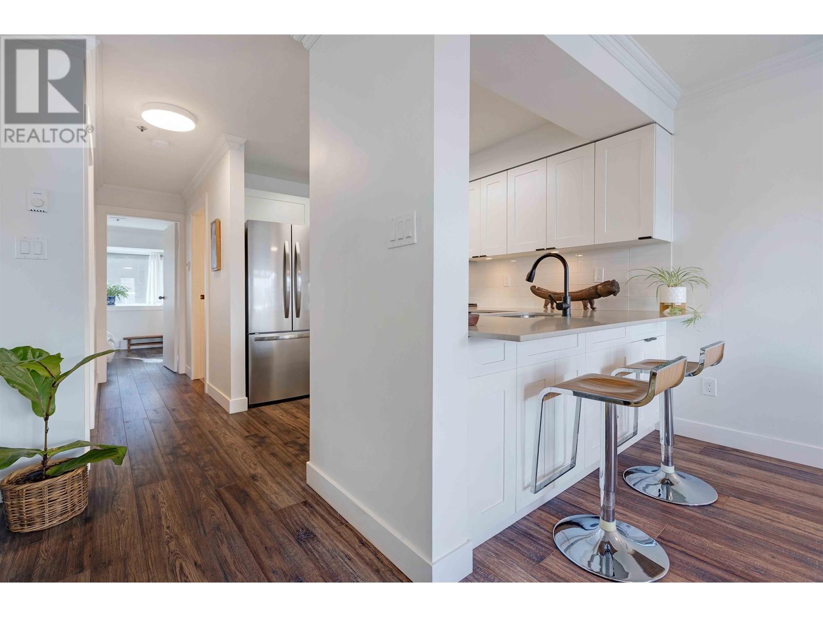 Listing Picture 6 of 33 : PH5B 1048 E 7TH AVENUE, Vancouver / 溫哥華 - 魯藝地產 Yvonne Lu Group - MLS Medallion Club Member