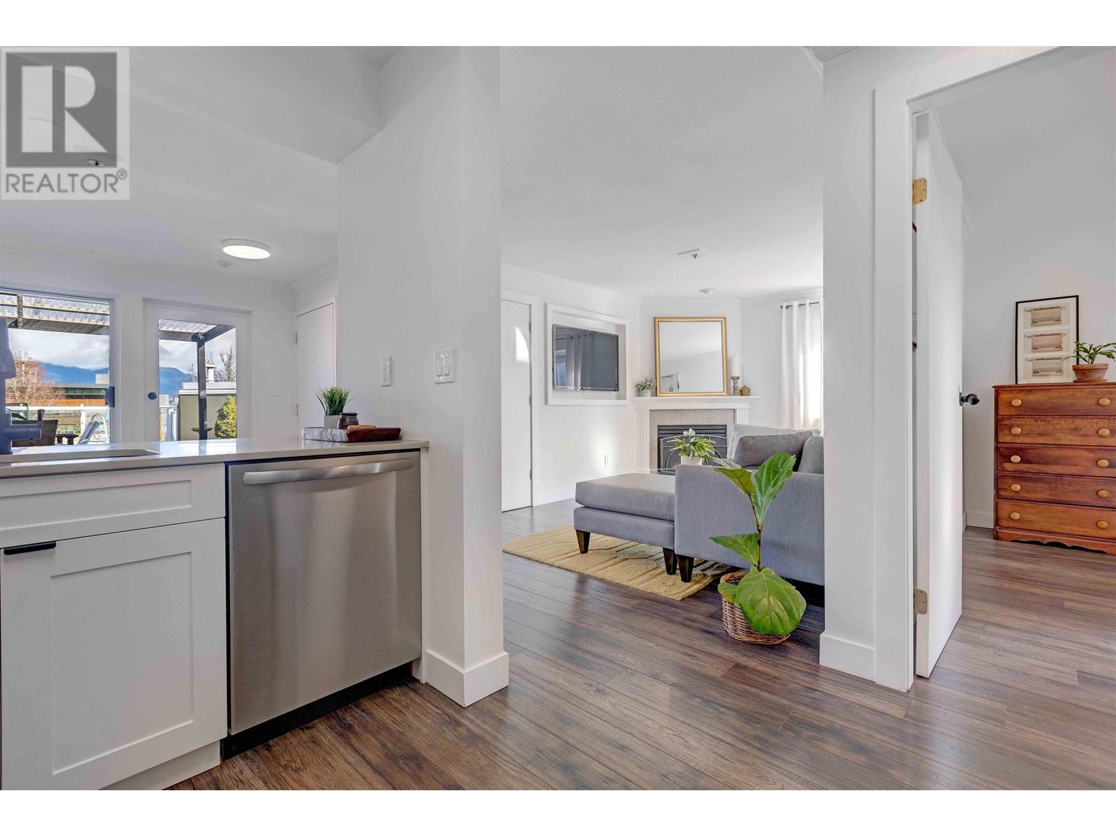Listing Picture 7 of 33 : PH5B 1048 E 7TH AVENUE, Vancouver / 溫哥華 - 魯藝地產 Yvonne Lu Group - MLS Medallion Club Member