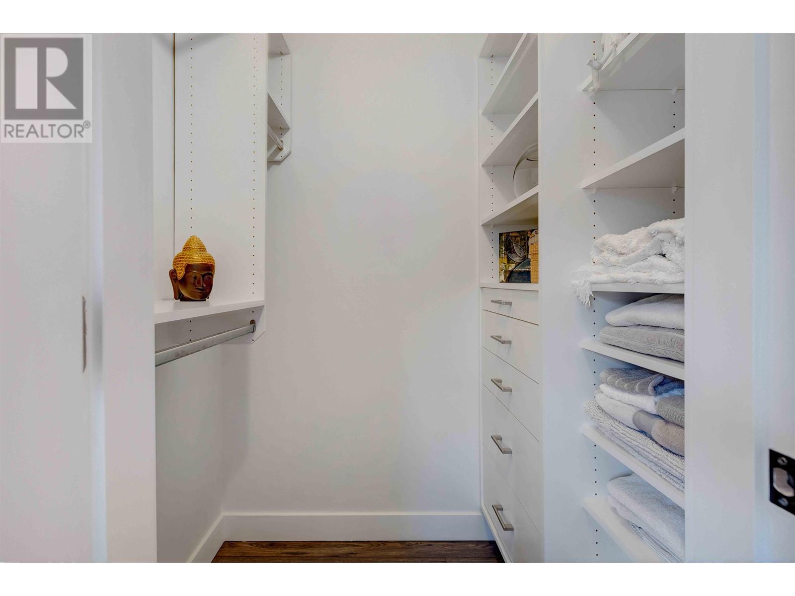 Listing Picture 18 of 33 : PH5B 1048 E 7TH AVENUE, Vancouver / 溫哥華 - 魯藝地產 Yvonne Lu Group - MLS Medallion Club Member