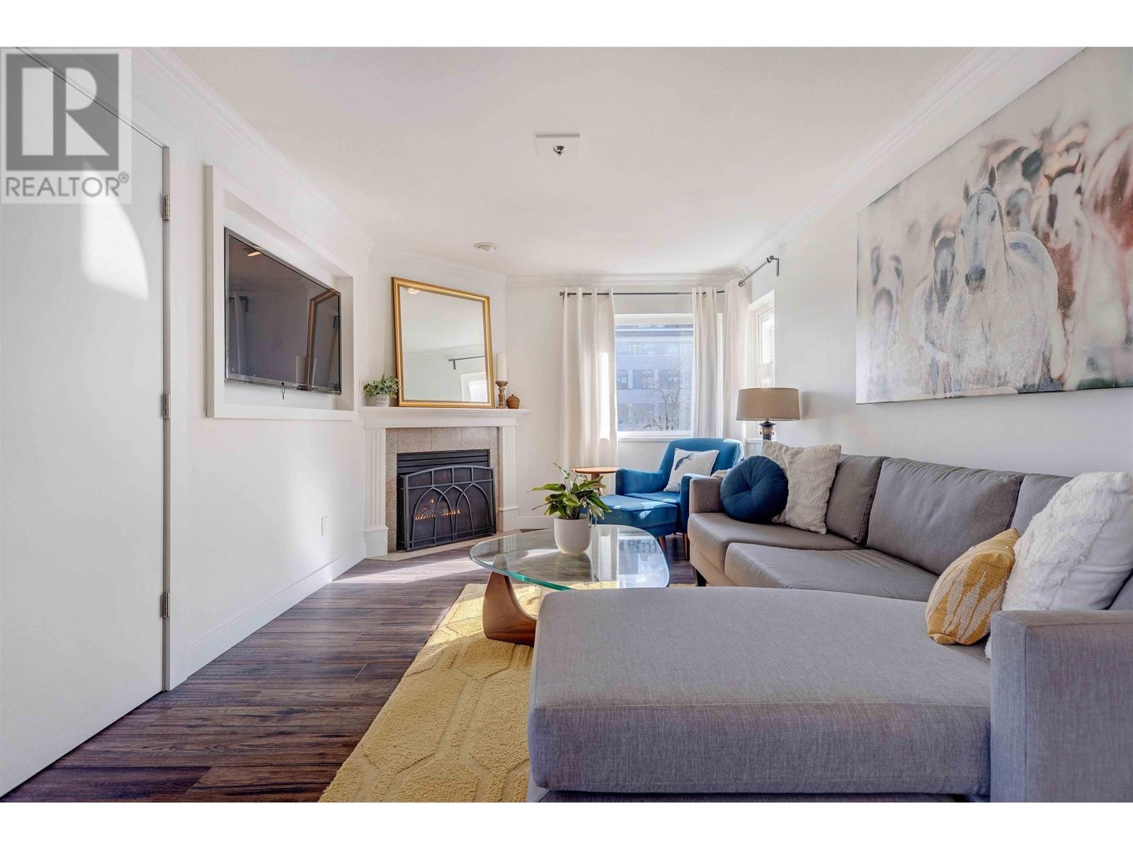 Listing Picture 8 of 33 : PH5B 1048 E 7TH AVENUE, Vancouver / 溫哥華 - 魯藝地產 Yvonne Lu Group - MLS Medallion Club Member