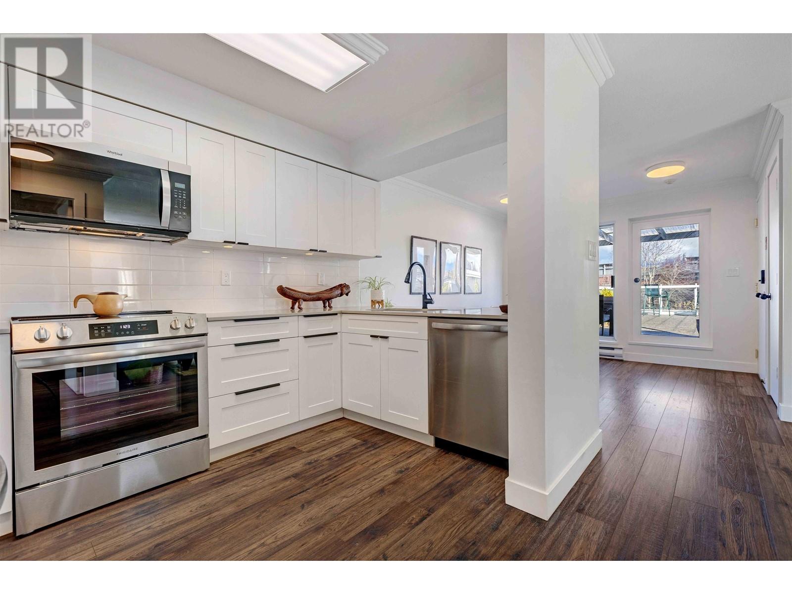 Listing Picture 4 of 33 : PH5B 1048 E 7TH AVENUE, Vancouver / 溫哥華 - 魯藝地產 Yvonne Lu Group - MLS Medallion Club Member