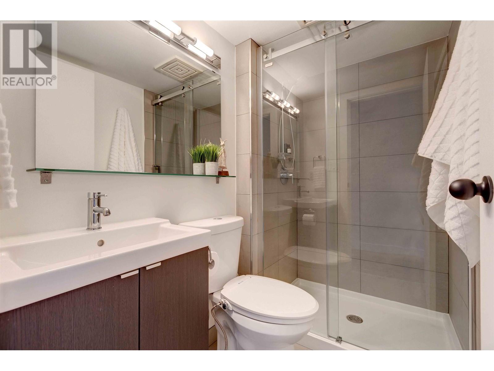 Listing Picture 22 of 33 : PH5B 1048 E 7TH AVENUE, Vancouver / 溫哥華 - 魯藝地產 Yvonne Lu Group - MLS Medallion Club Member