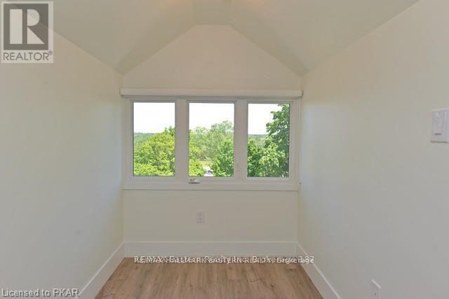 Property at 401 - 1354 YOUNGS POINT ROAD image 4
