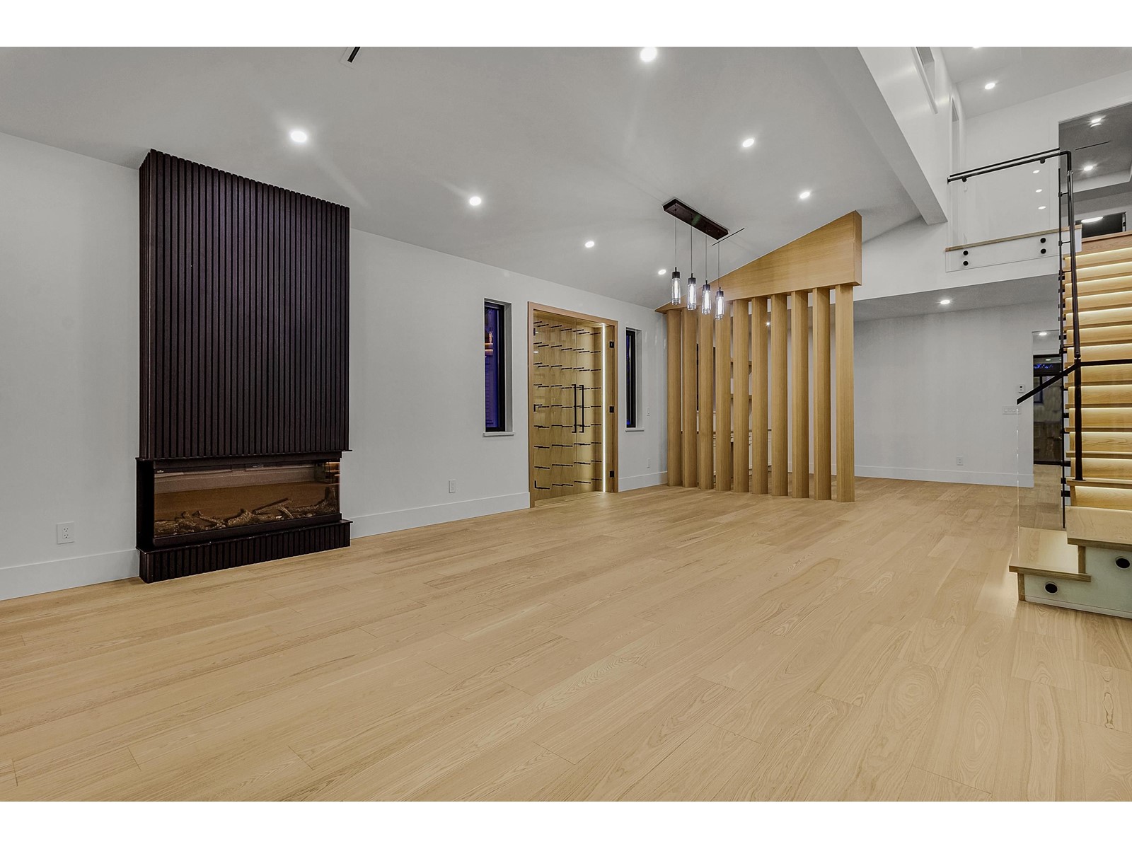 Property at 6082 172 STREET image 3