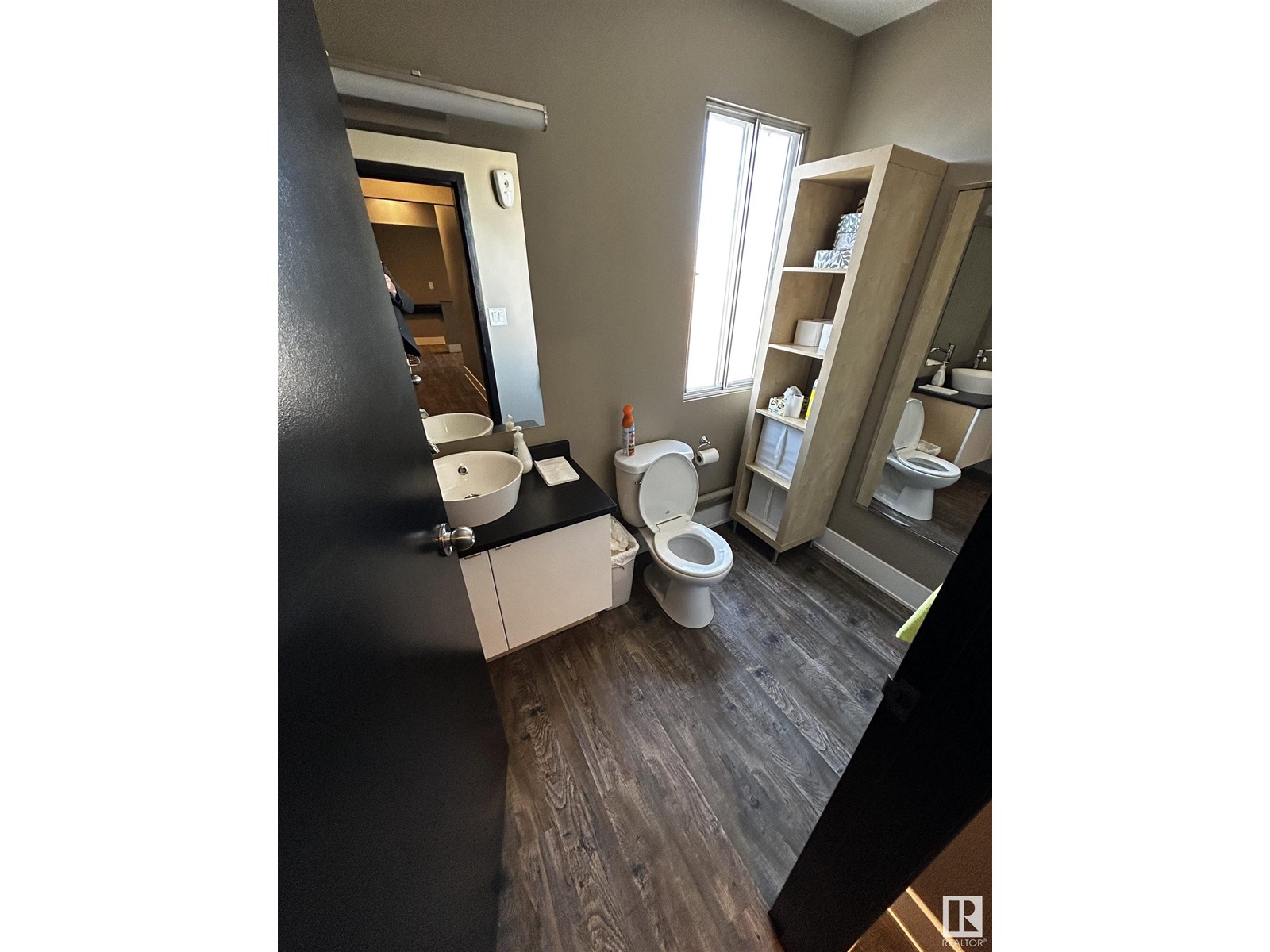 10351 10353 60 Av Nw, Edmonton, Alberta  T6H 1H1 - Photo 5 - E4427417
