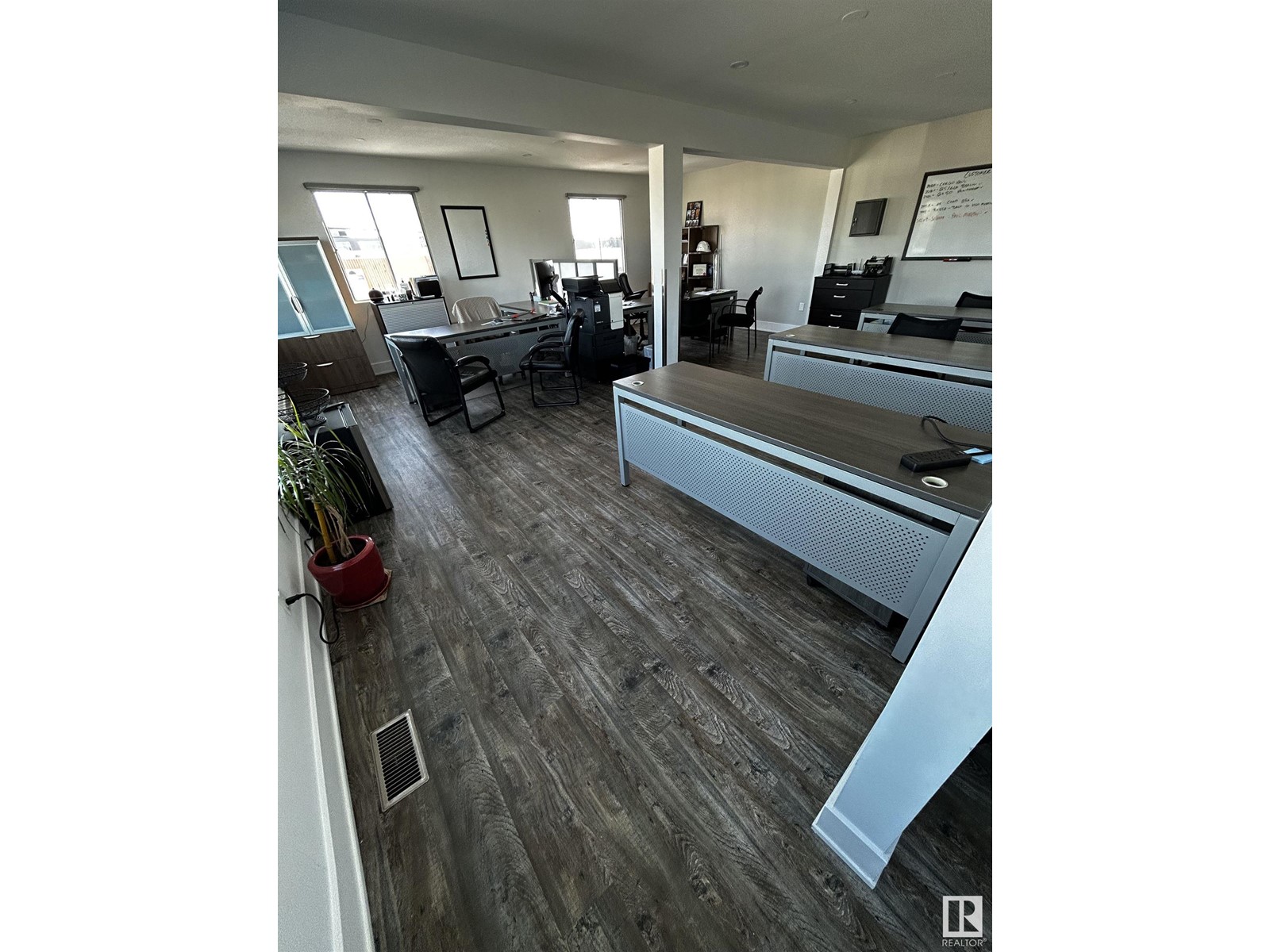 10351 10353 60 Av Nw, Edmonton, Alberta  T6H 1H1 - Photo 4 - E4427417