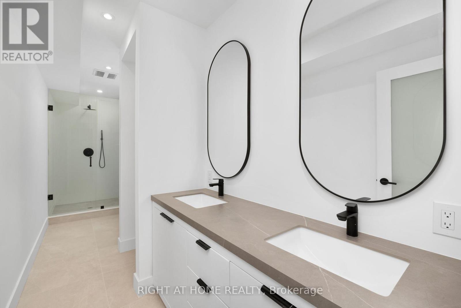 50a Lanark Avenue, Toronto, Ontario  M6C 2B4 - Photo 13 - C9770468