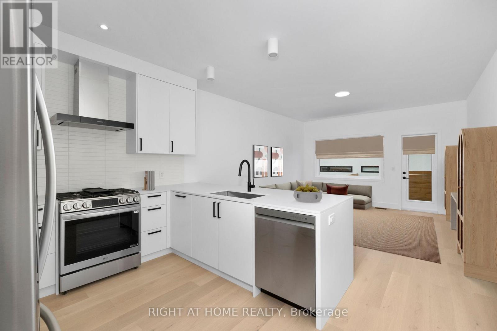 50a Lanark Avenue, Toronto, Ontario  M6C 2B4 - Photo 6 - C9770468