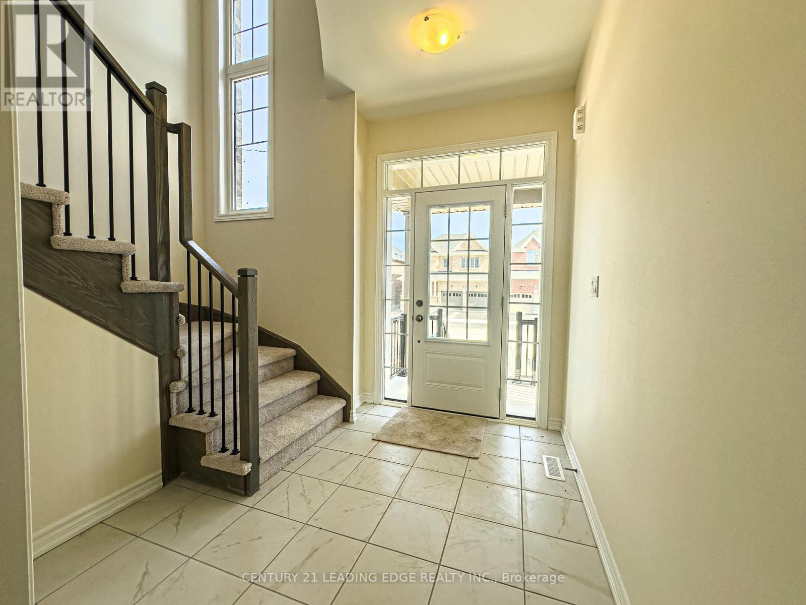 Property at 132 ROBIN TRAIL image 3