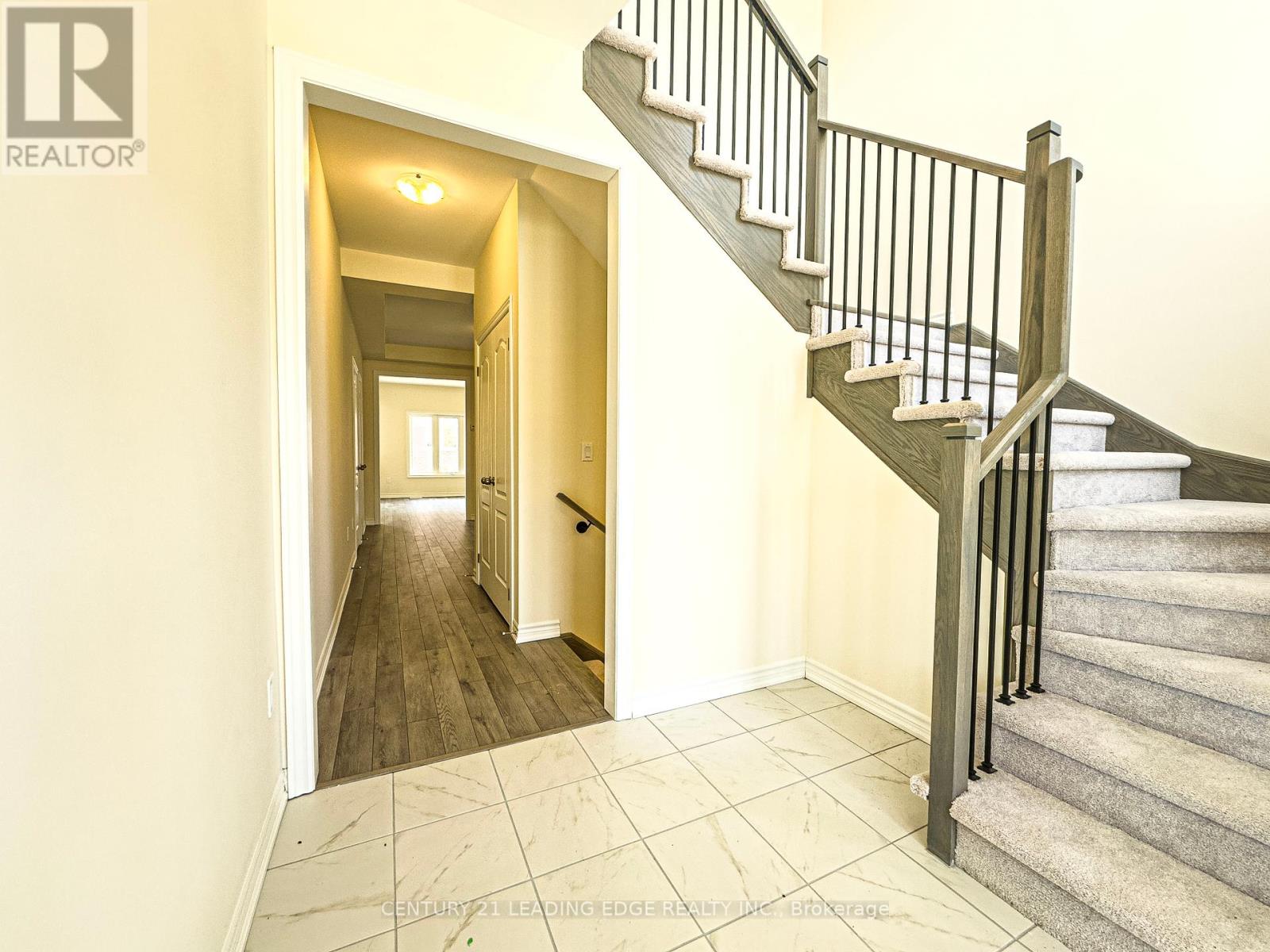 Property at 132 ROBIN TRAIL image 4