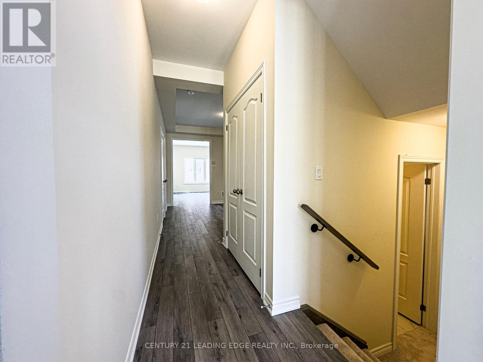 Property at 132 ROBIN TRAIL image 5