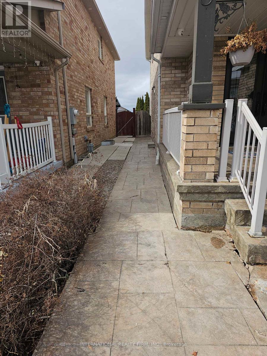 Property at 174 LUELLA CRESCENT image 3