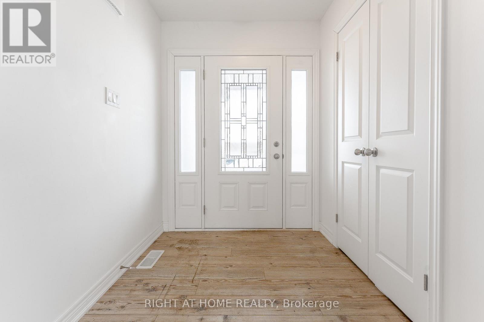 Property at 211 JACKSON STREET E image 2