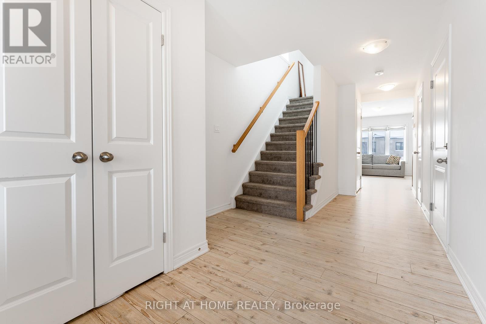 Property at 211 JACKSON STREET E image 3
