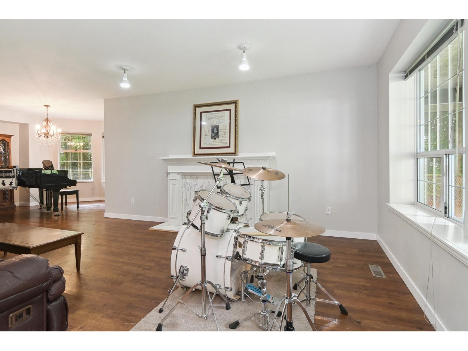 Property at 5946 242 STREET image 4
