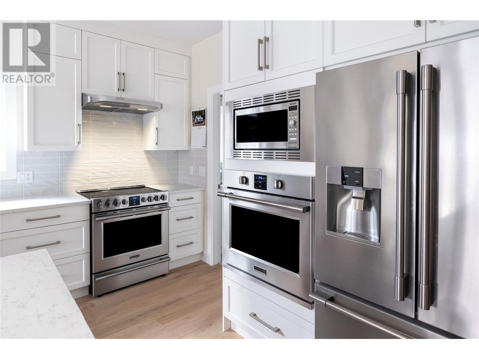 Property at 685 Balsam Road image 2