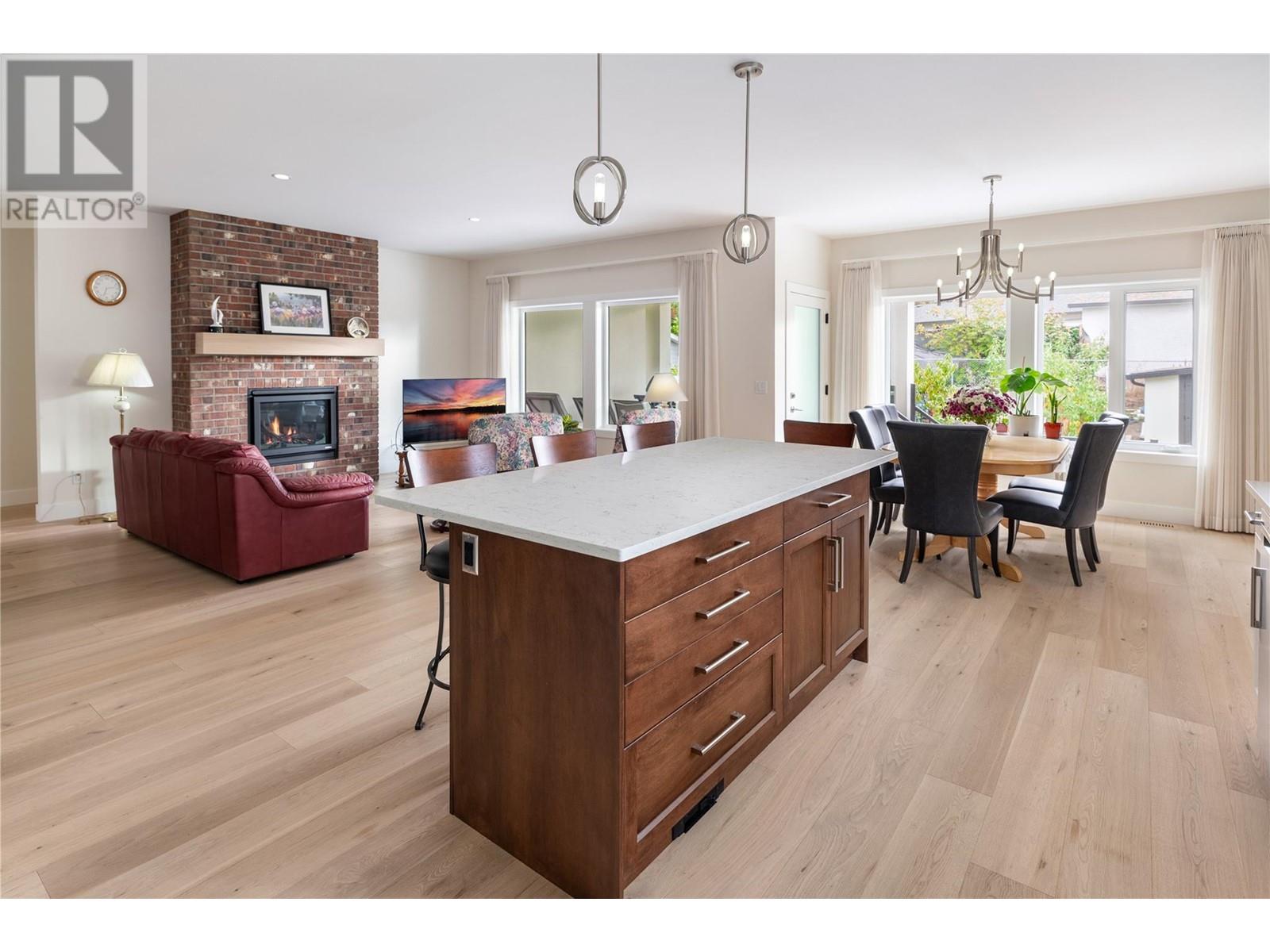 Property at 685 Balsam Road image 4