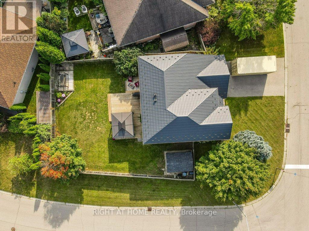 Property at 210 DUNDAS STREET W image 1