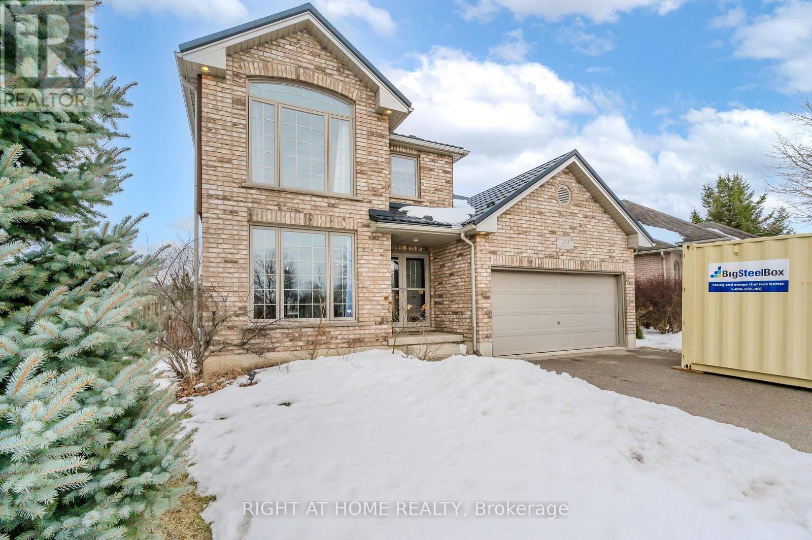 Property at 210 DUNDAS STREET W image 4