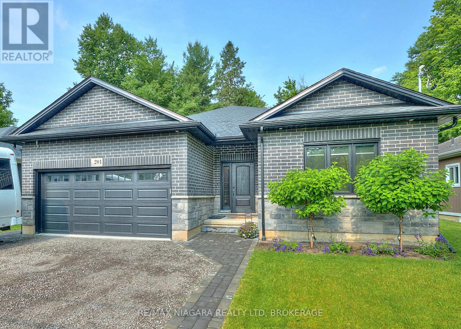 Property at 201 PLEASANT AVENUE N image 2