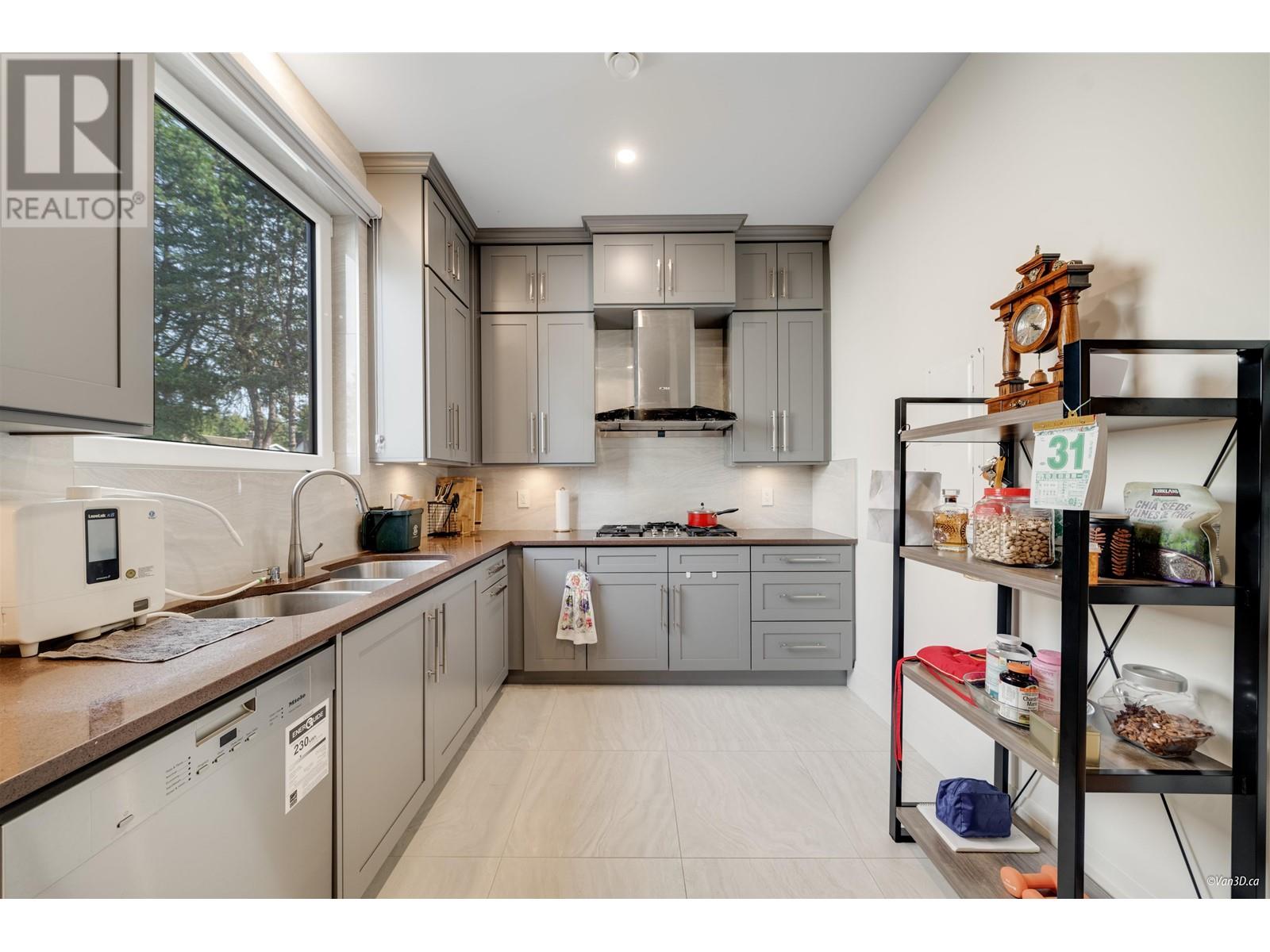 7415 Lambeth Drive, Burnaby, British Columbia  V5E 4B4 - Photo 9 - R2984663